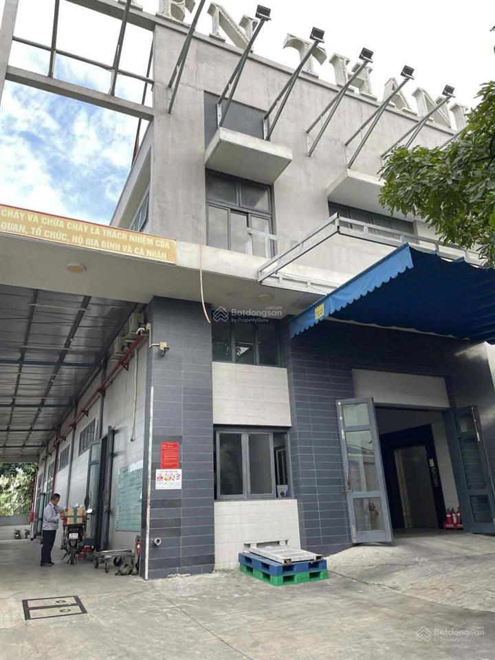 Cho thuê tòa nhà vp kha vạn cân dt 1.235m2, có thang máy, 1 trệt 1 lầu  giá thuê 200tr/tháng