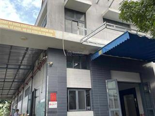 Cho thuê tòa nhà vp kha vạn cân dt 1.235m2, có thang máy, 1 trệt 1 lầu  giá thuê 200tr/tháng