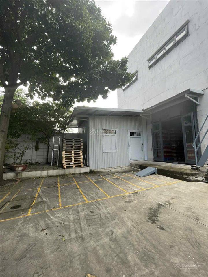 Cho thuê tòa nhà vp kha vạn cân dt 1.235m2, có thang máy, 1 trệt 1 lầu  giá thuê 200tr/tháng
