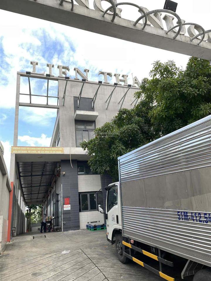 Cho thuê tòa nhà vp kha vạn cân dt 1.235m2, có thang máy, 1 trệt 1 lầu  giá thuê 200tr/tháng
