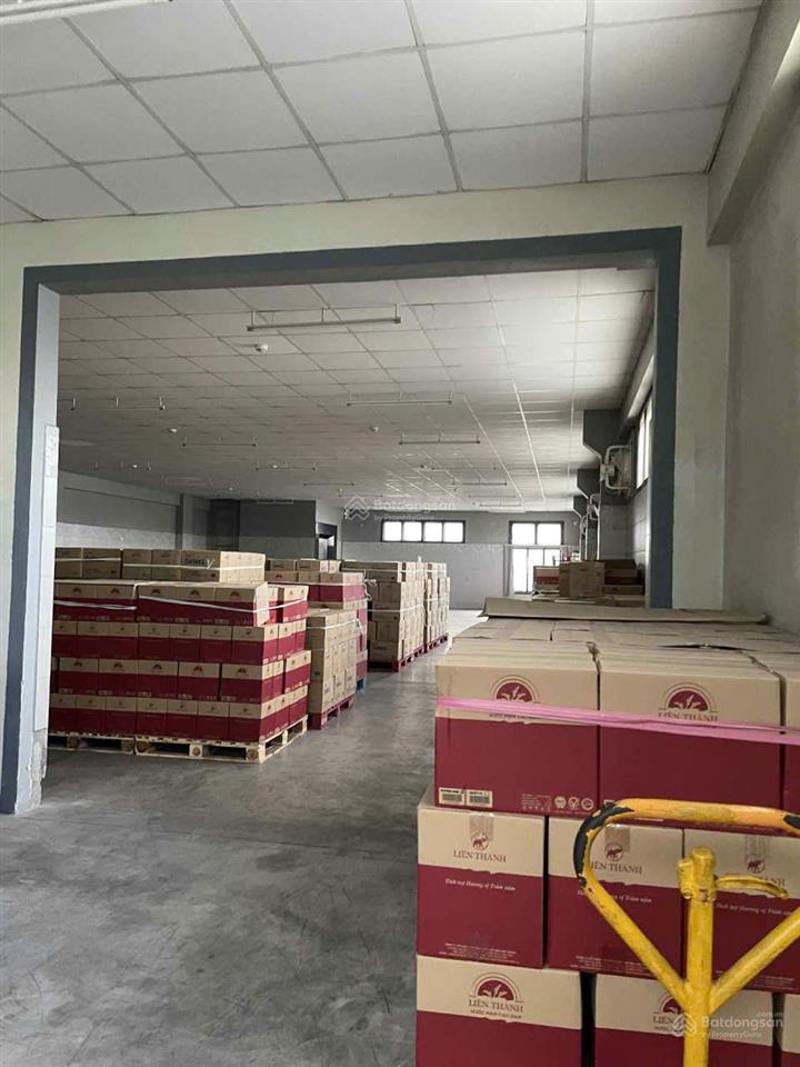 Cho thuê tòa nhà vp kha vạn cân dt 1.235m2, có thang máy, 1 trệt 1 lầu  giá thuê 200tr/tháng