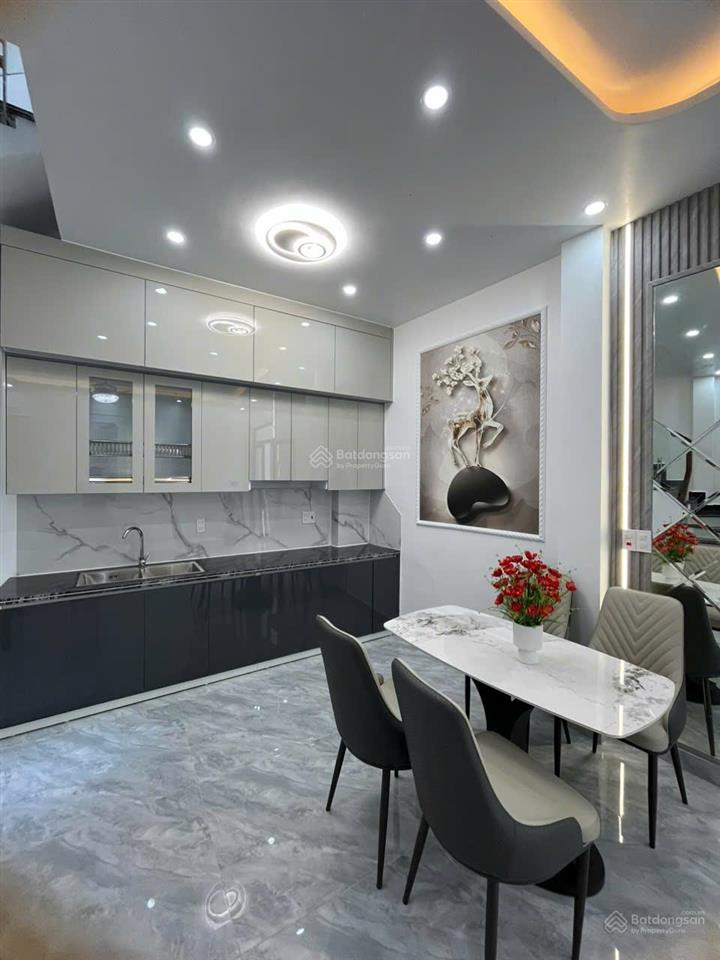 Bán nhà miếu hai xã 52m2x3t, sân riêng để xe trồng hoa, nở hậu, thoáng trước sau, chỉ 3.05 tỷ