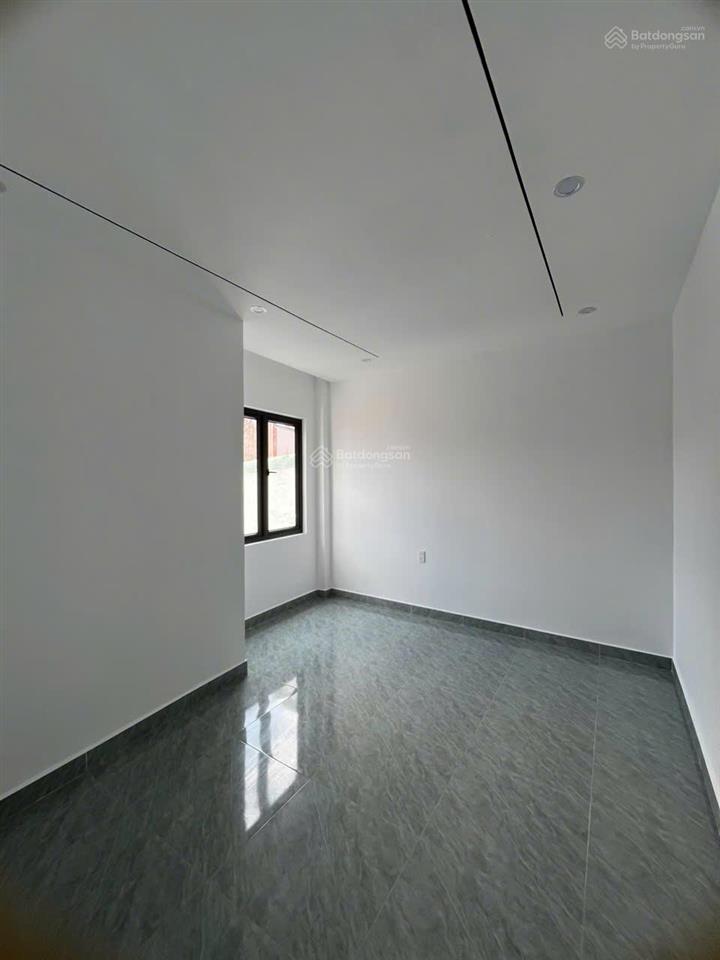 Bán nhà miếu hai xã 52m2x3t, sân riêng để xe trồng hoa, nở hậu, thoáng trước sau, chỉ 3.05 tỷ