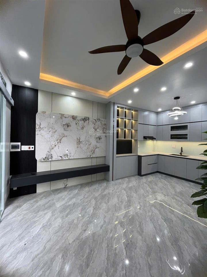 Bố mẹ và các con đều có phòng riêng và 1 khoảng ban công đón gió, trồng cây, cafe chill miếu hai xã