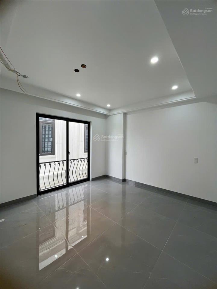 Bố mẹ và các con đều có phòng riêng và 1 khoảng ban công đón gió, trồng cây, cafe chill miếu hai xã