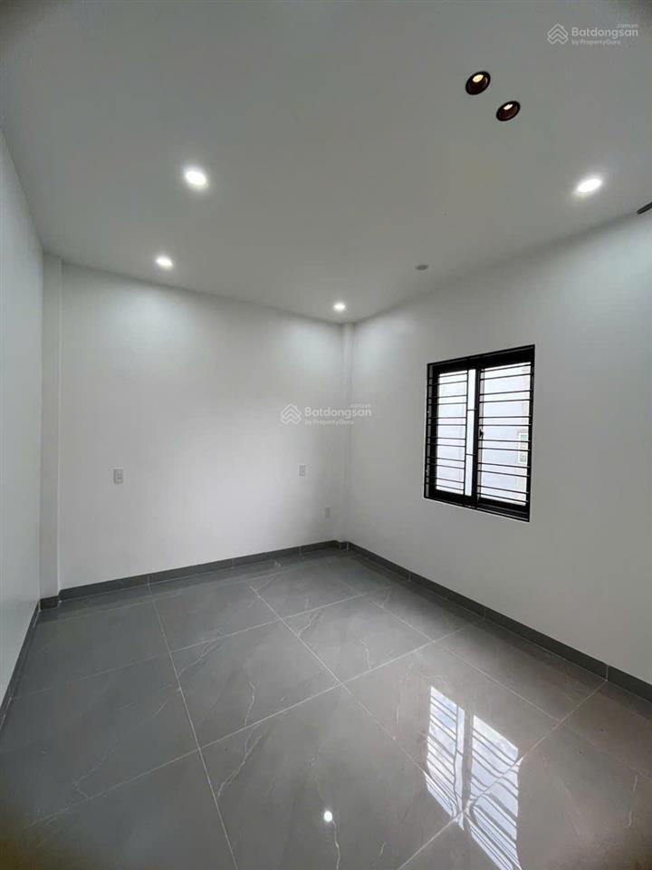 Bố mẹ và các con đều có phòng riêng và 1 khoảng ban công đón gió, trồng cây, cafe chill miếu hai xã