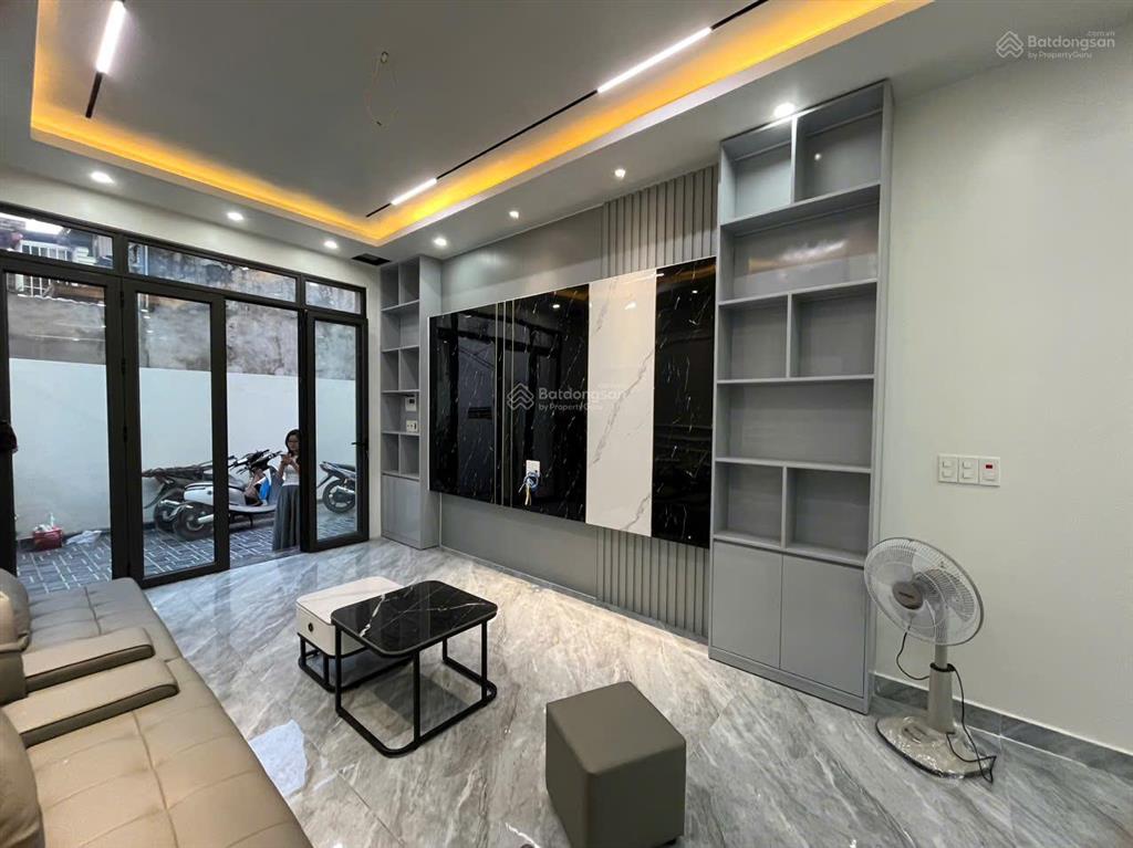 Bán nhà dư hàng 48m2 x 4 tầng sân rộng đá bóng, nhà mới nở hậu, thoáng trước sau, 2.95 tỷ, có tl