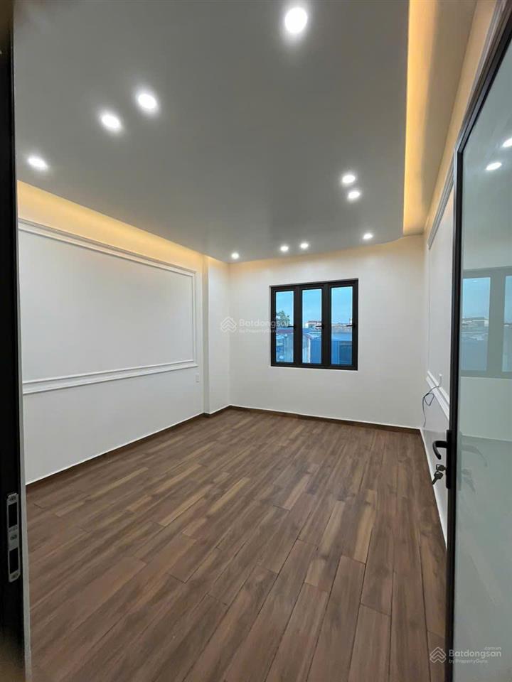 Bán nhà dư hàng 48m2 x 4 tầng sân rộng đá bóng, nhà mới nở hậu, thoáng trước sau, 2.95 tỷ, có tl