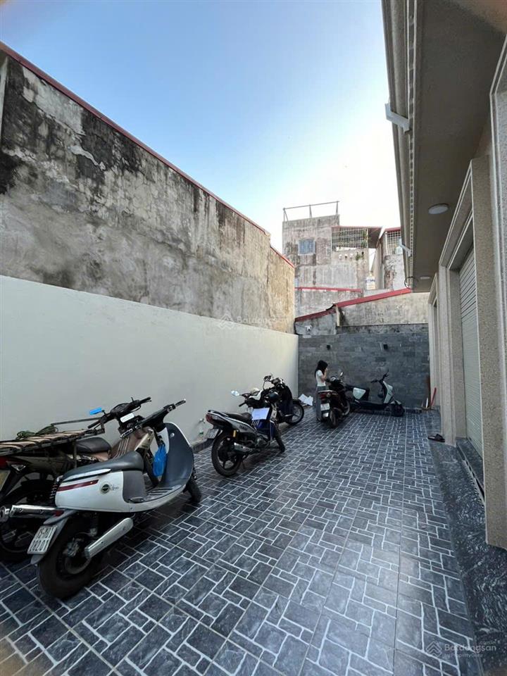 Bán nhà dư hàng 48m2 x 4 tầng sân rộng đá bóng, nhà mới nở hậu, thoáng trước sau, 2.95 tỷ, có tl