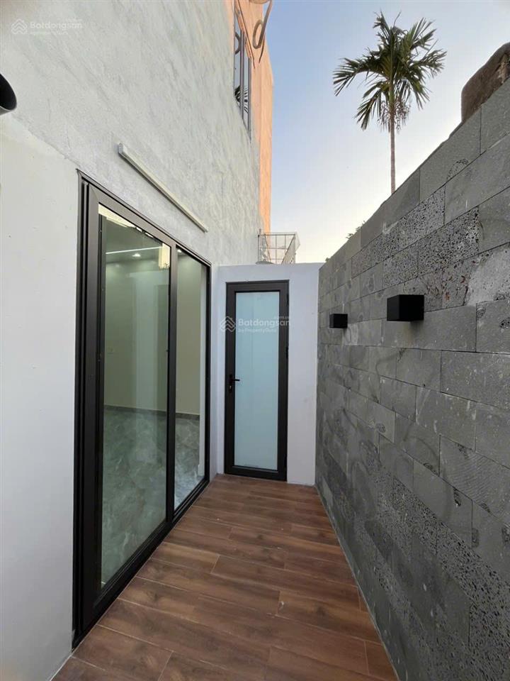 Bán nhà dư hàng 48m2 x 4 tầng sân rộng đá bóng, nhà mới nở hậu, thoáng trước sau, 2.95 tỷ, có tl