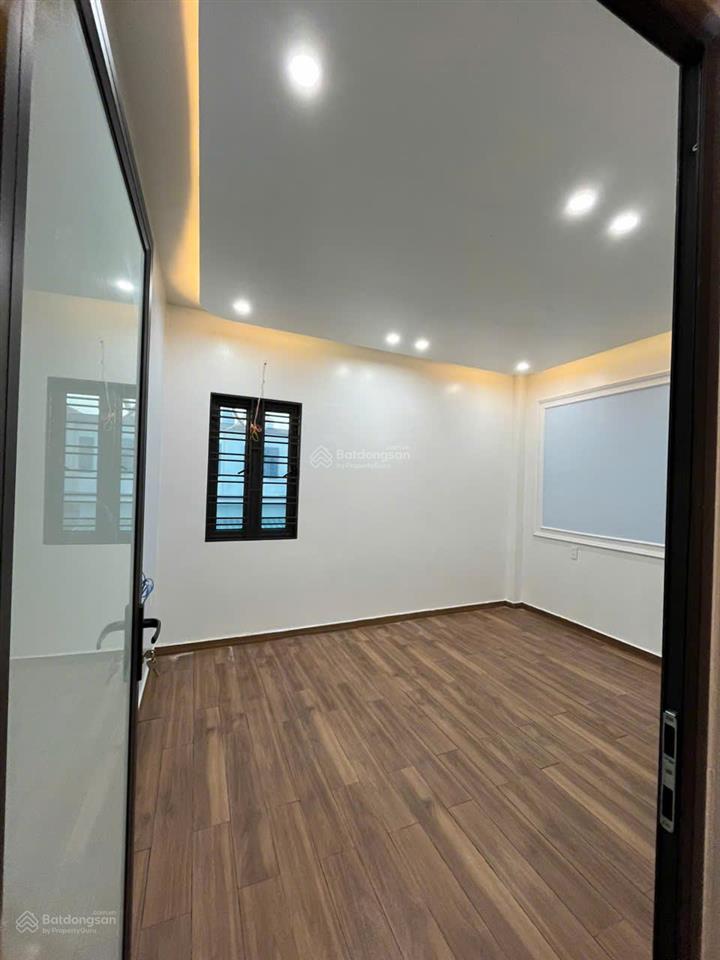 Bán nhà dư hàng 48m2 x 4 tầng sân rộng đá bóng, nhà mới nở hậu, thoáng trước sau, 2.95 tỷ, có tl
