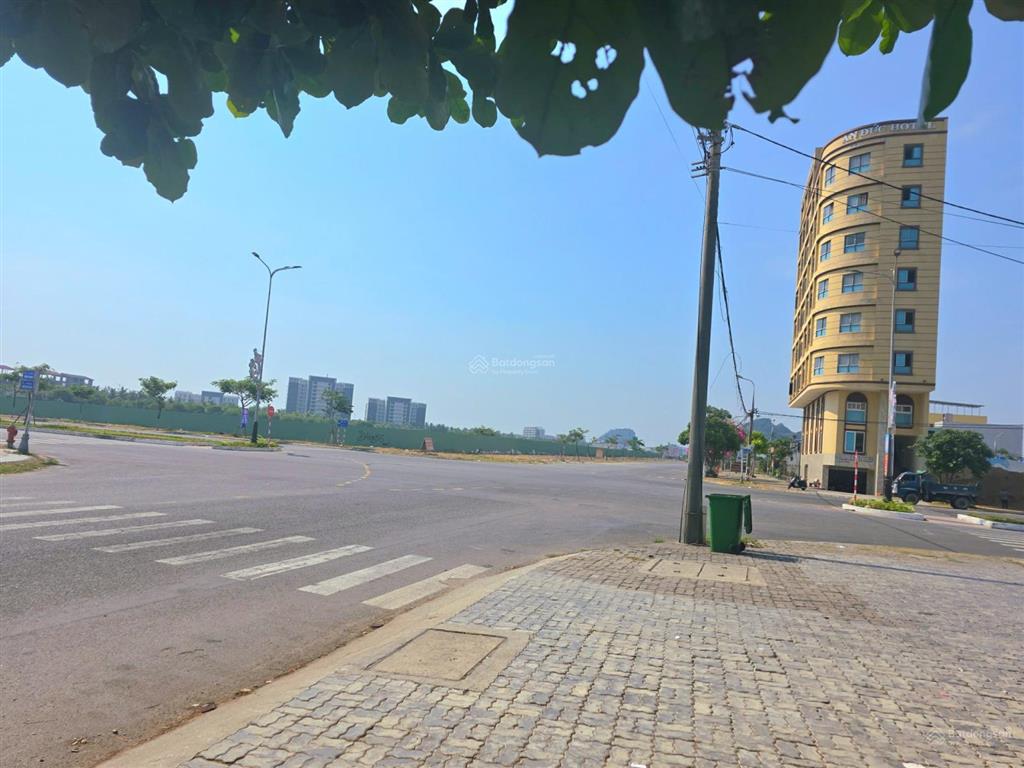 Bán lô đất diện tích lớn góc 2 mặt tiền đường minh mạng và nguyễn khắc viện