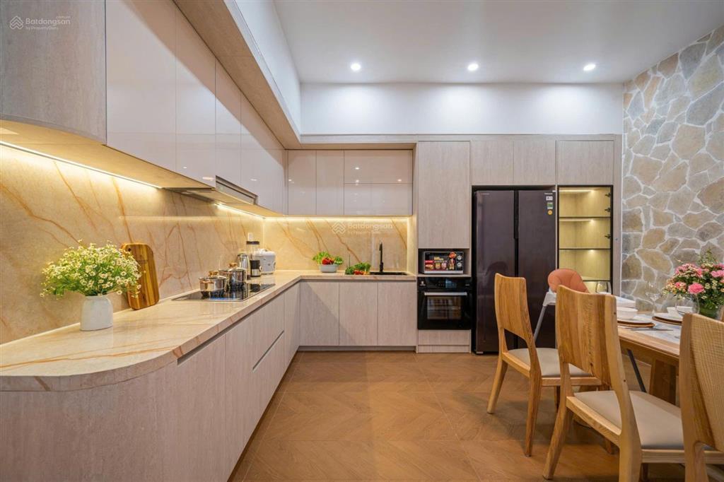 Bán căn nhà góc 2 mặt tiền đường tạ mỹ duật, nhà thiết kế 3 tầng hiện đại
