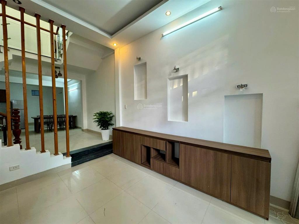 Bán căn nhà 2 tầng đường vũ đình long, gần biển