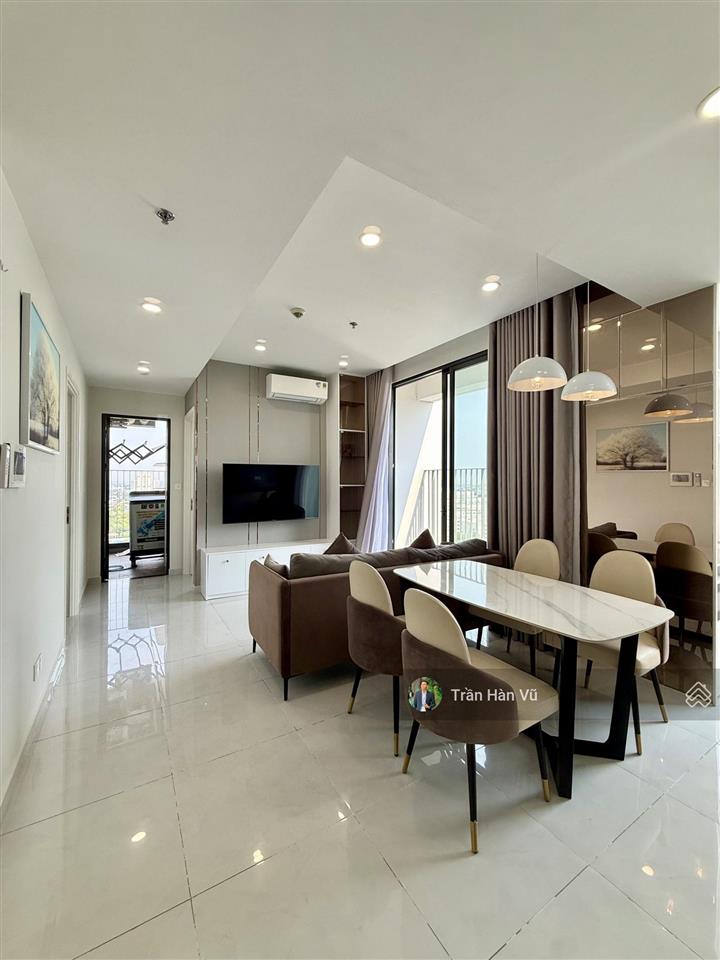 Căn hiếm  chính chủ cần bán nhanh căn hộ 2pn góc siêu đẹp có hđ thuê sẵn dài hạn.  trần hàn vũ