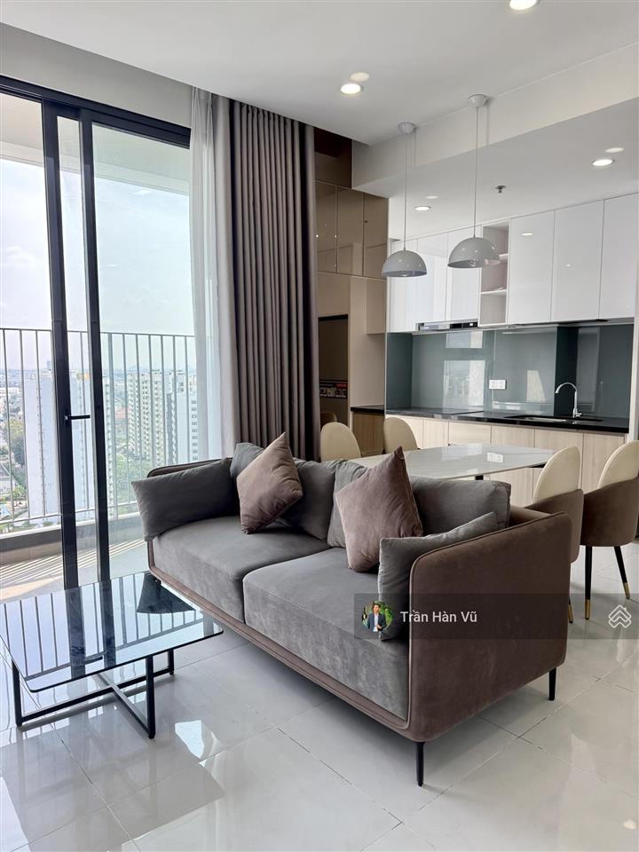 Căn hiếm  chính chủ cần bán nhanh căn hộ 2pn góc siêu đẹp có hđ thuê sẵn dài hạn.  trần hàn vũ