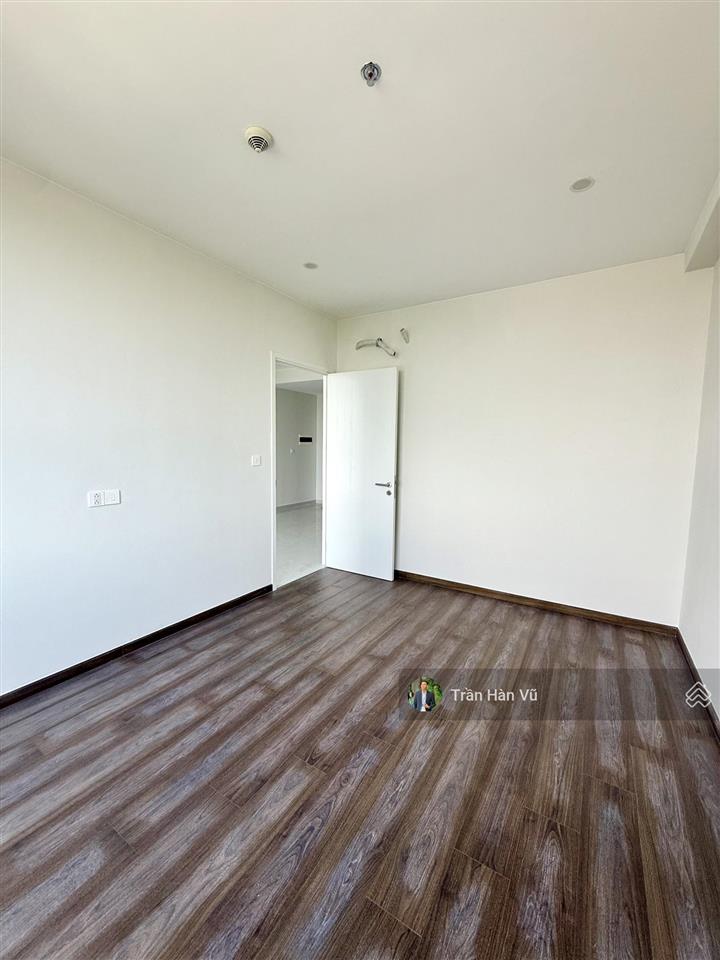 Giá tốt  chính chủ cần bán gấp căn hộ 1pn view sân golf cực đẹp chỉ 2,1 tỷ