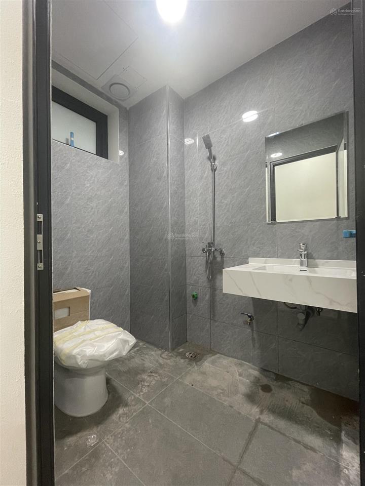 Văn phòng + ở cho thuê mt 6m, tổng dt sàn 516m2, 6 tầng 1 hầm, khu dân cư đông đúc