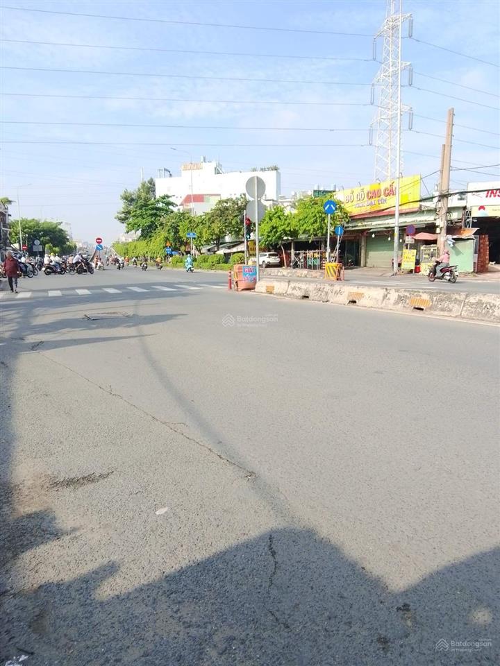 Bán đất mặt tiền đường lớn diện tích gần 2500m2 khu vực ngã tư ga