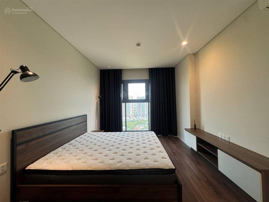 Cho thuê căn góc tầng cao 3 phòng ngủ đảo kim cương trực diện sông cực đẹp full nội thất trống sẵn