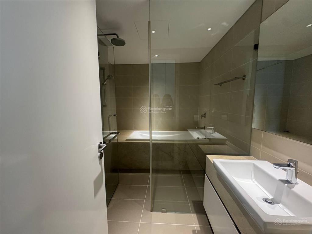 Cho thuê căn góc tầng cao 3 phòng ngủ đảo kim cương trực diện sông cực đẹp full nội thất trống sẵn