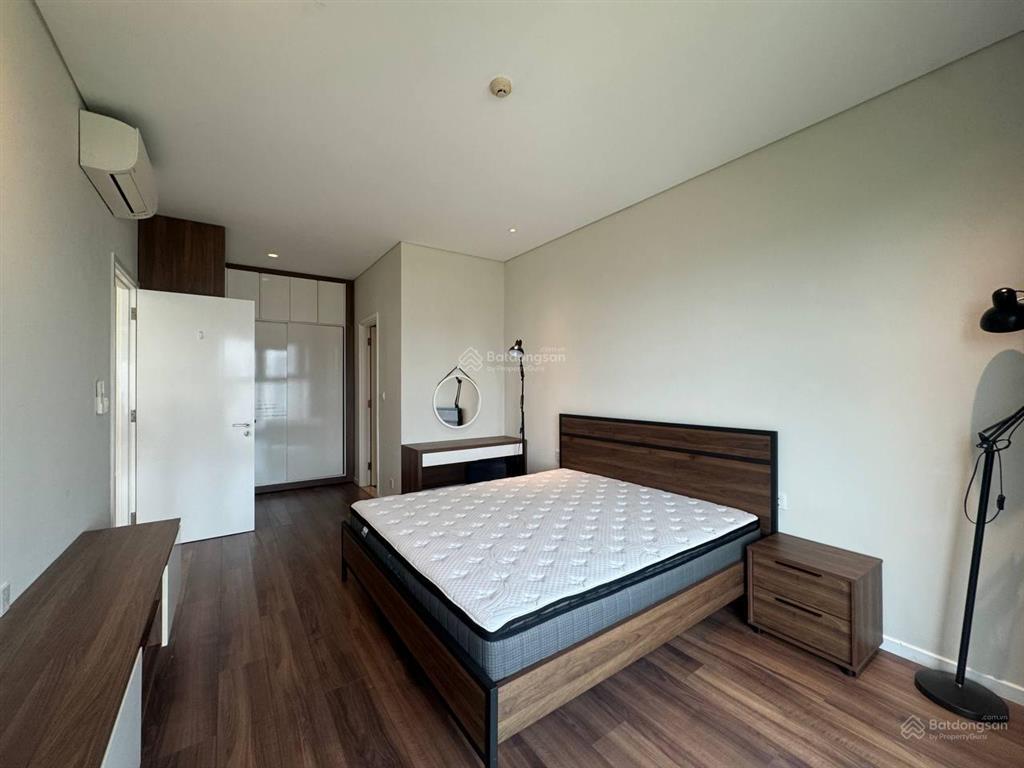 Cho thuê căn góc tầng cao 3 phòng ngủ đảo kim cương trực diện sông cực đẹp full nội thất trống sẵn