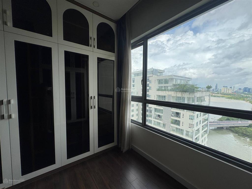 Cho thuê căn hộ 3 phòng ngủ đảo kim cương diện tích 143m2 full nội thất đẹp  view sông  trống sẳn