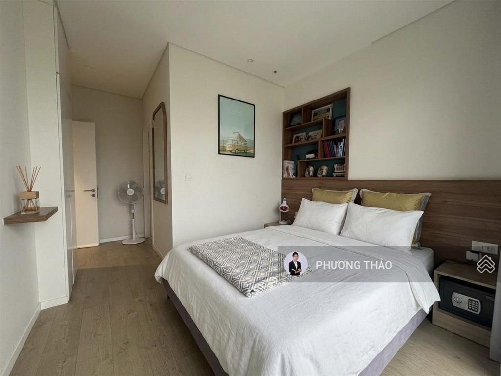 Cho thuê căn hộ 2 phòng ngủ tầng cao view trực diện sông  full nội thất  trống sẵn  dt 72m2