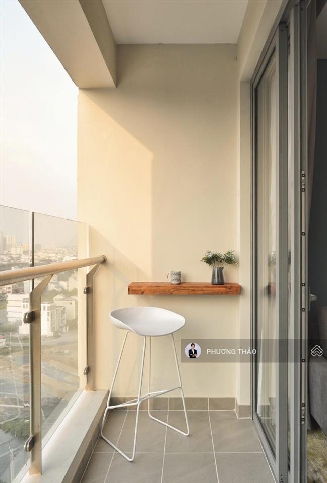 Cho thuê căn hộ 2 phòng ngủ tầng cao view trực diện sông  full nội thất  trống sẵn  dt 72m2