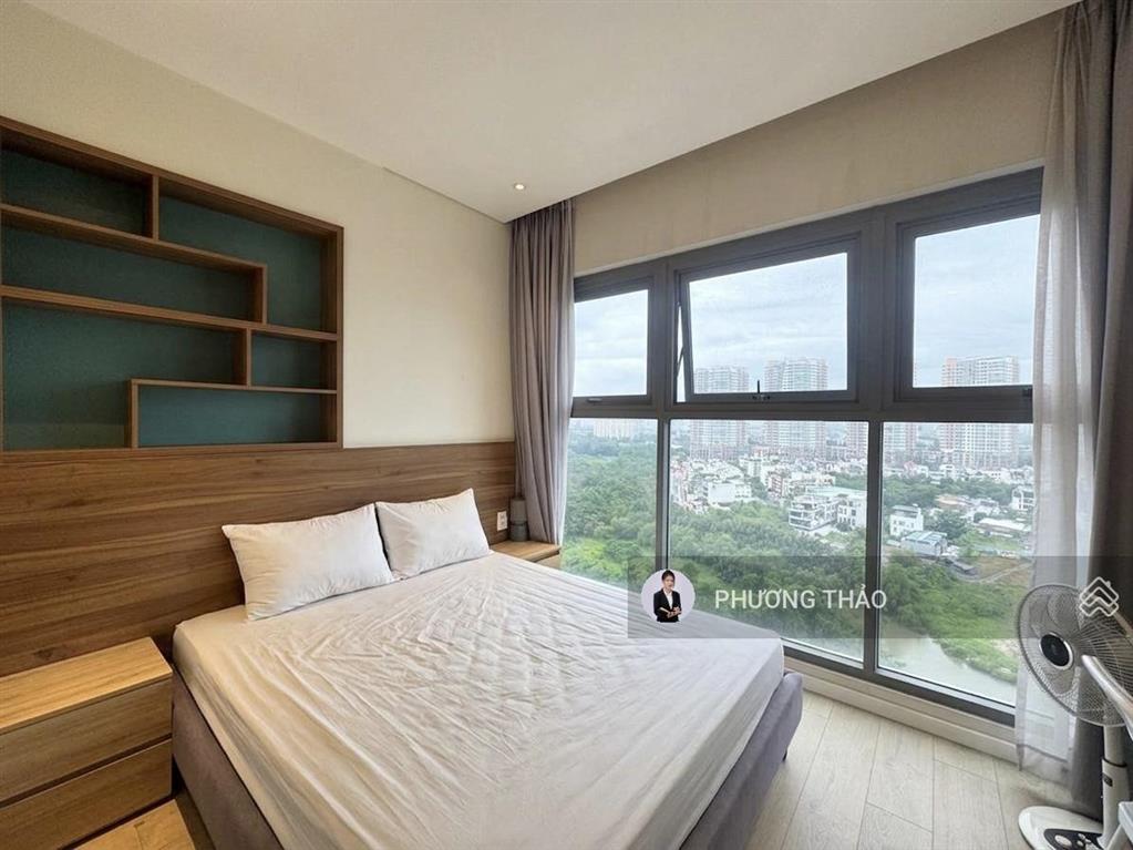 Cho thuê căn hộ 2 phòng ngủ tầng cao view trực diện sông  full nội thất  trống sẵn  dt 72m2