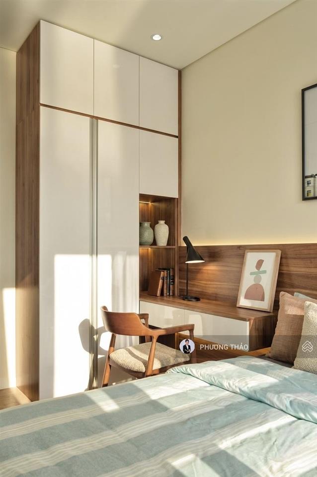 Cho thuê căn hộ 2 phòng ngủ tầng cao view trực diện sông  full nội thất  trống sẵn  dt 72m2