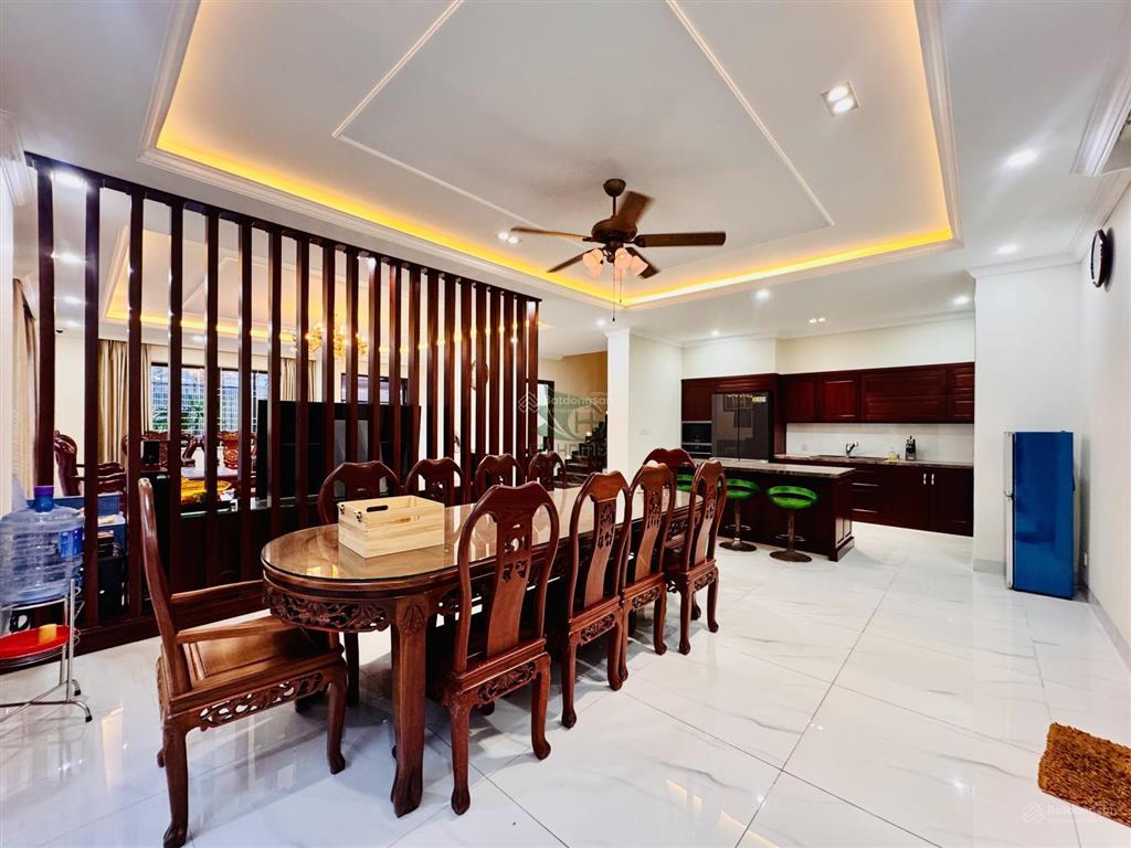 Cho thuê nhà nguyên căn 2.5 tầng 4 phòng ngủ khu mỹ gia giá 40 triệu / tháng
