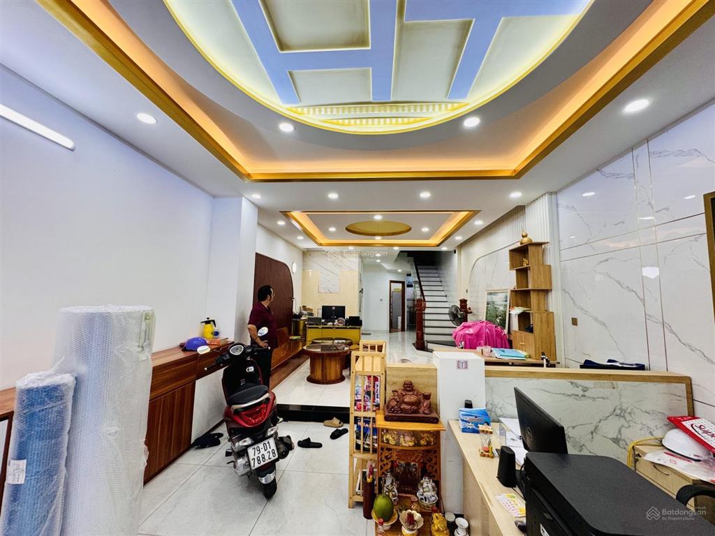 Cho thuê nhà ở kinh doanh 4 tầng 4 phòng ngủ có thang máy khu hà quang 2 giá 32 triệu/tháng