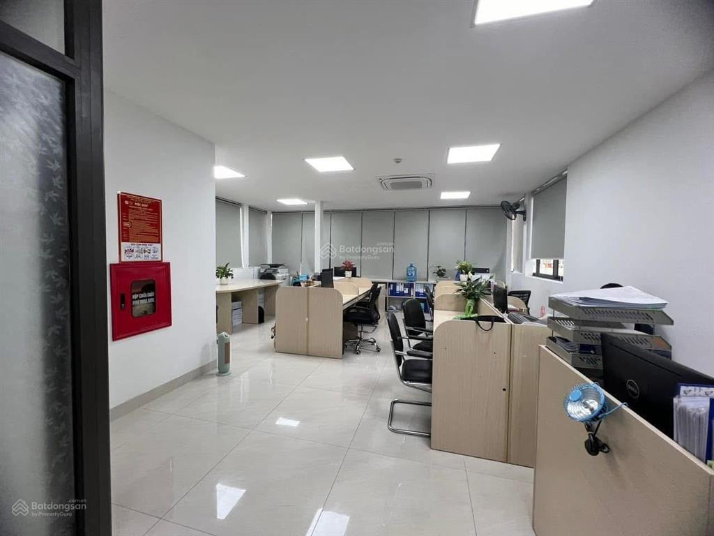 Toà văn phòng 9 tầng thông sàn  ngụy như kon tum  dt 70m2 * 9 tầng * 7m mặt tiền