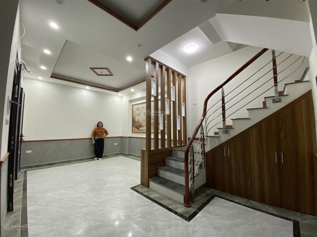 Chị gái em cần bán gấp căn nhà ở hữu hưng  tây mỗ  nhà mới 5 tầng, 6 ngủ