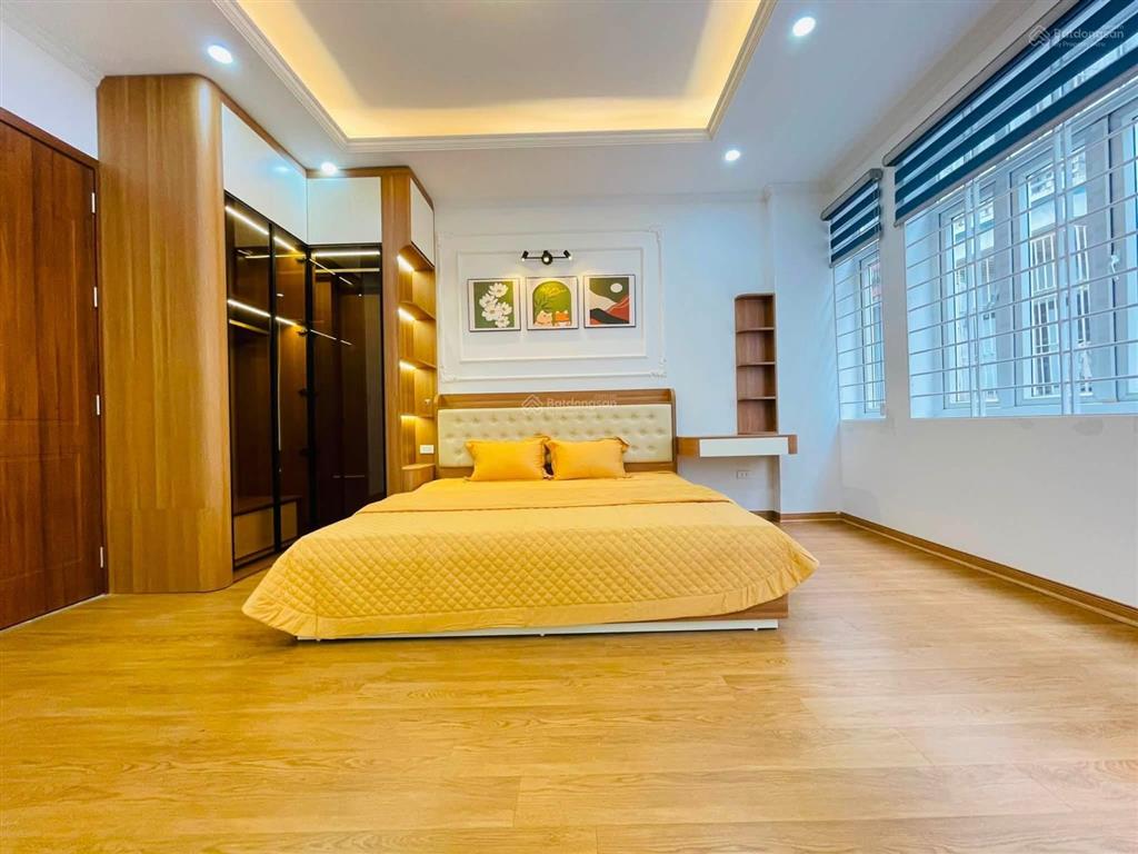 Nhà đang cần tiền gấp  giá nào cũng bán  5 tầng * 6 ngủ ở hữu hưng  tây mỗ