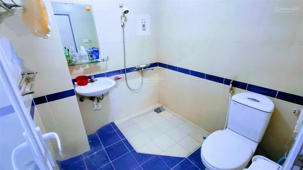 Nhà chính chủ 80m2 4pnx3t sân 30m, đường 8m, ô tô, gần đường 2,5 tt công an, khương đình 14,8 tr/th