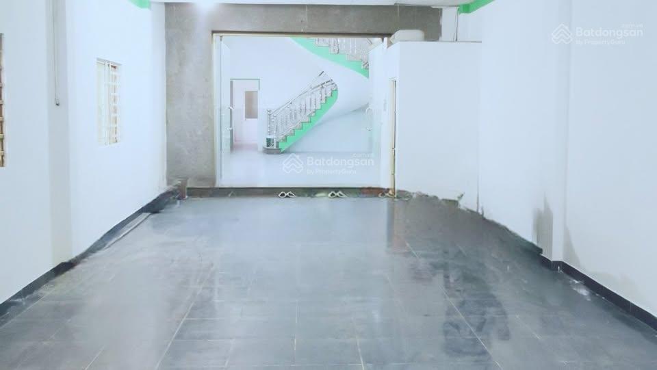 Bán nhà mặt tiền tỉnh lộ 10, ngay chợ bà hom, bình tân