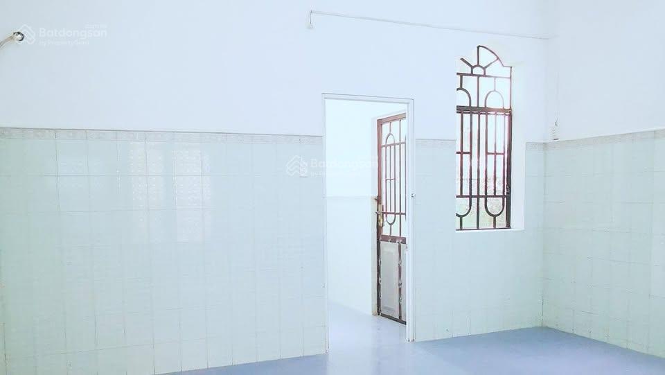 Bán nhà mặt tiền tỉnh lộ 10, ngay chợ bà hom, bình tân