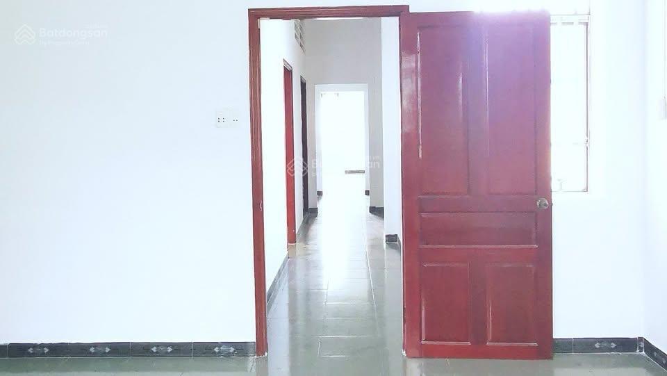 Bán nhà mặt tiền tỉnh lộ 10, ngay chợ bà hom, bình tân