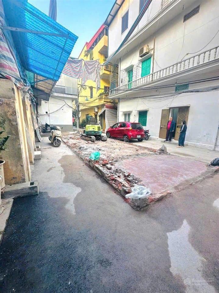 Còn sót thửa đất lô góc 46.5m2, ngay công viên văn phú  văn la, mặt tiền 3.8m, giá 10.7 tỷ