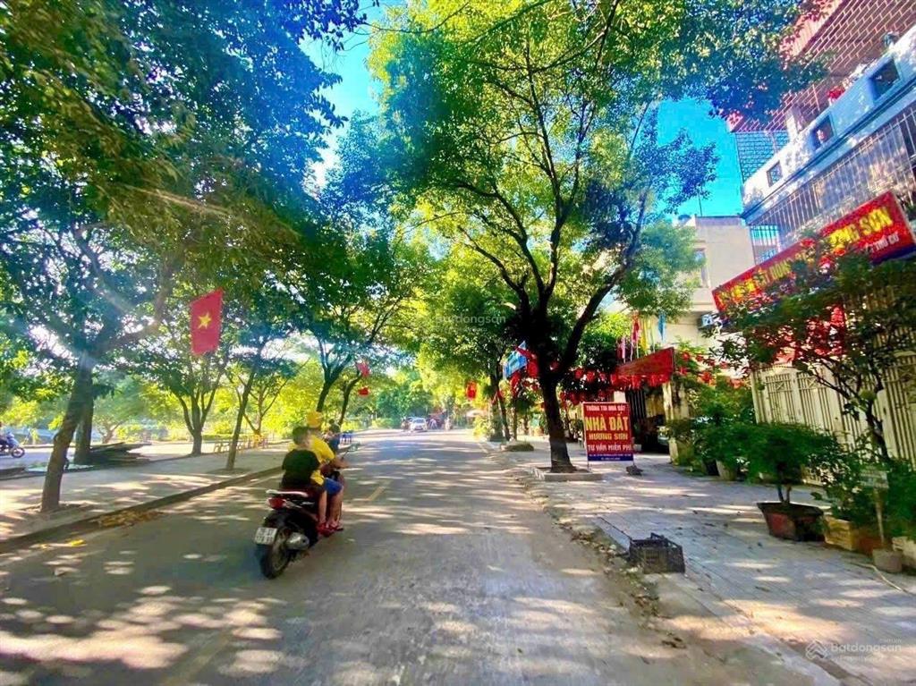 Còn sót thửa đất lô góc 46.5m2, ngay công viên văn phú  văn la, mặt tiền 3.8m, giá 10.7 tỷ