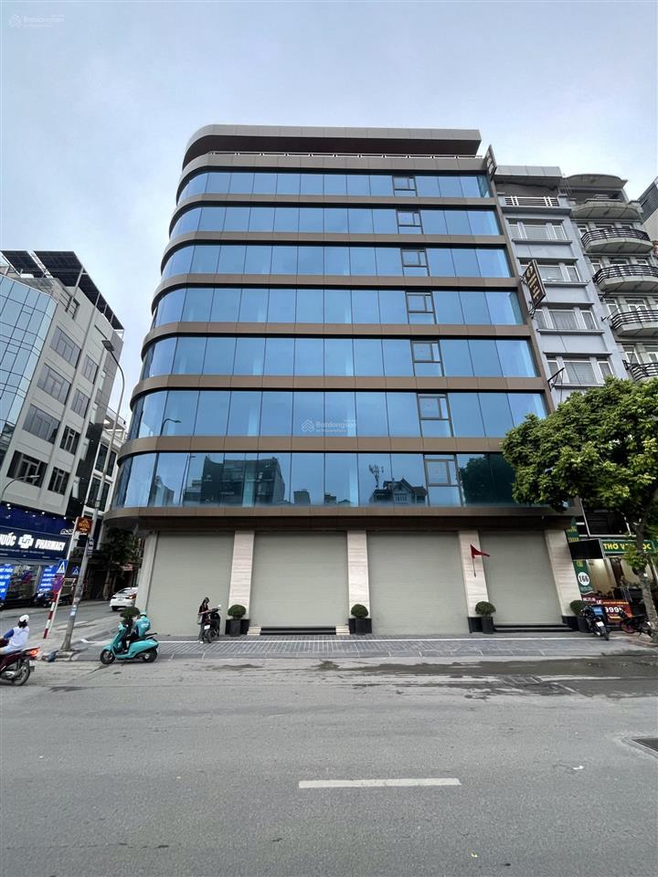 Cho thuê toà nhà văn phòng 9 tầng  lô góc  2 mặt phố  thanh xuân