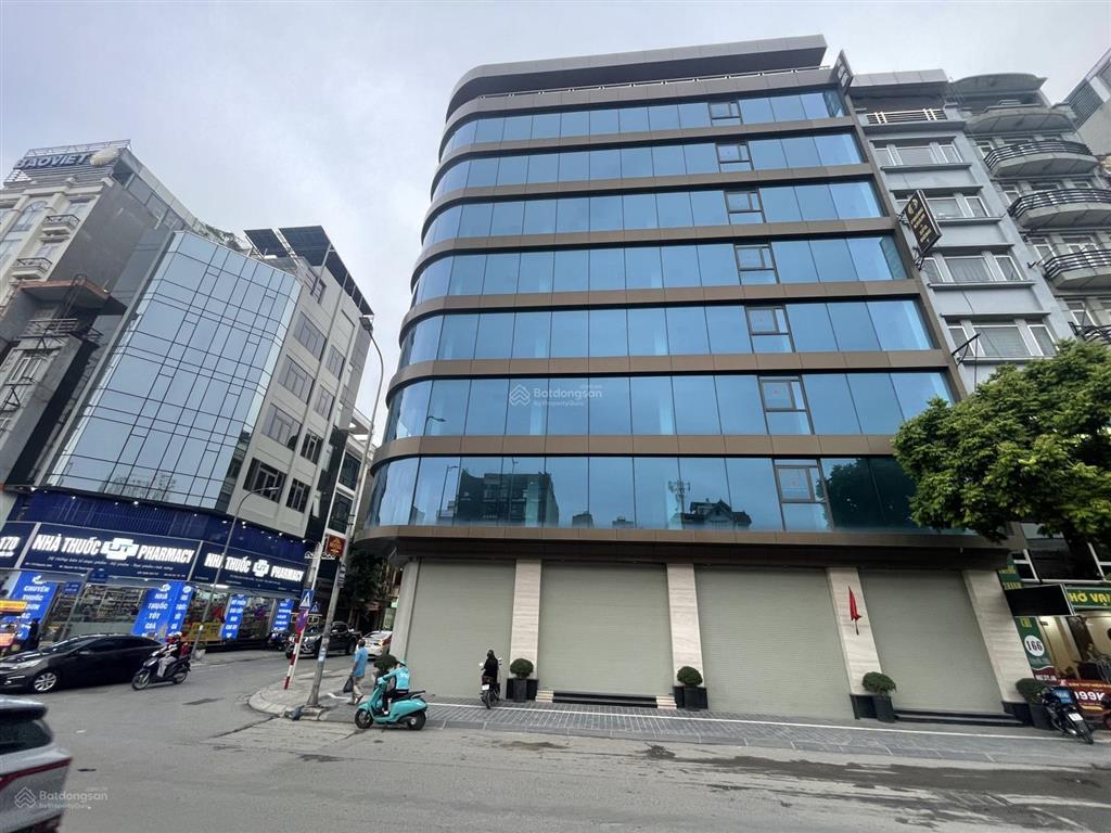 Cho thuê toà nhà văn phòng 9 tầng  lô góc  2 mặt phố  thanh xuân