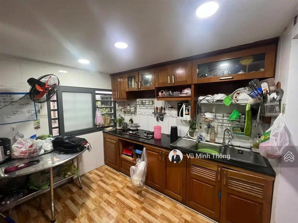 9.9 tỷ bán nhà mt 18a trần hữu trang, phường 11, phú nhuận. dt 5x12.5m 1 trệt 1 lửng tiện xây mới