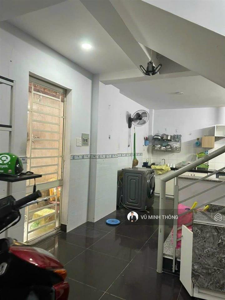 Sát nhà chủ tịch phường! diện tích 4 x 10  cn 40m2 vuông  2 tầng, 3pn phan xích long 6.5 tỷ