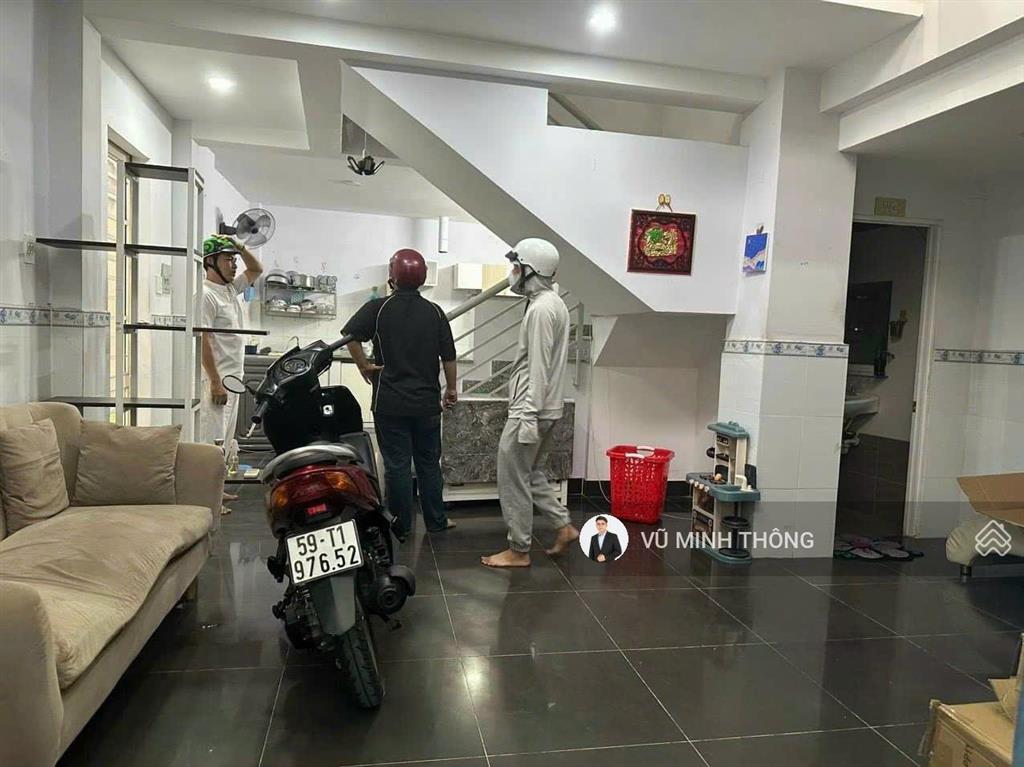 Sát nhà chủ tịch phường! diện tích 4 x 10  cn 40m2 vuông  2 tầng, 3pn phan xích long 6.5 tỷ