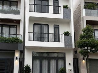Nhà SG 3 tầng đưa trước 700 triệu vào ở