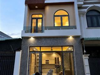 Chỉ đưa trước 550 triệu ở liền