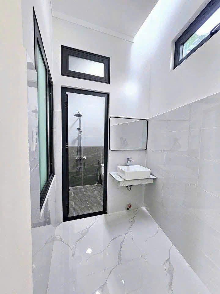 Nhà SG 2 tầng ,1tum chỉ 2 tỷ 050